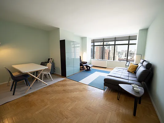 Rented by Douglas Elliman | media 17