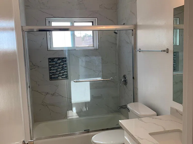 Newly Remodeled Full Bathroom