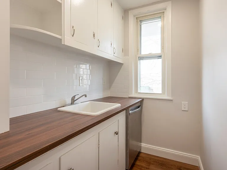 106 Byron St #A — Photo 4