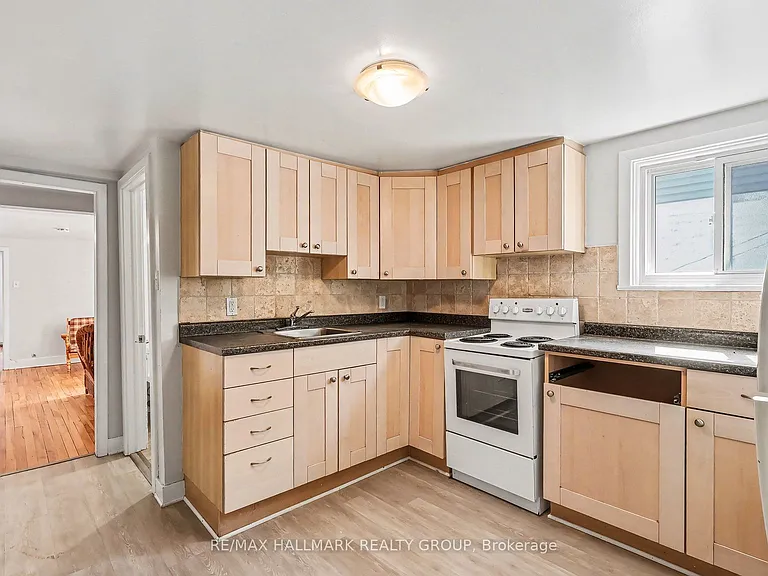 64 Cobourg St #2 — Photo 9