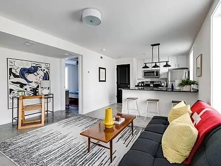 3005 E Franklin St #106 — Photo 33