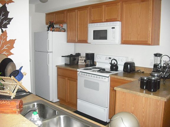 3rd image of 2530 Deerfield Blvd