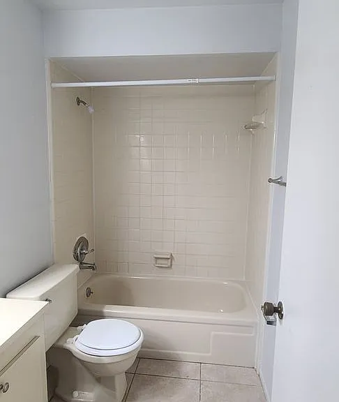345 24th St NW #14 — Photo 8
