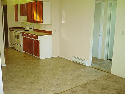 4th image of 4521 172nd Pl SW #A