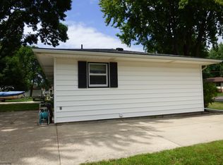 604 10th Ave SE, Waseca, MN 56093