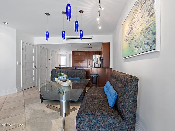 4th image of 625 SUMMER Place