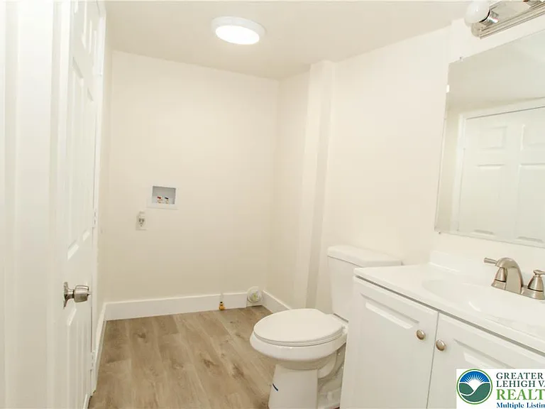 330 Walnut St — Photo 9