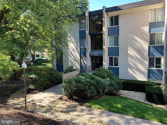 2nd image of 5578 Burnside Dr APT 3