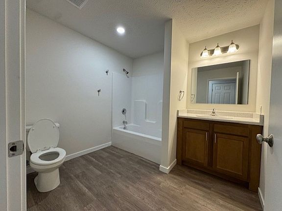 3rd image of 1404-1752 Peach St #1510
