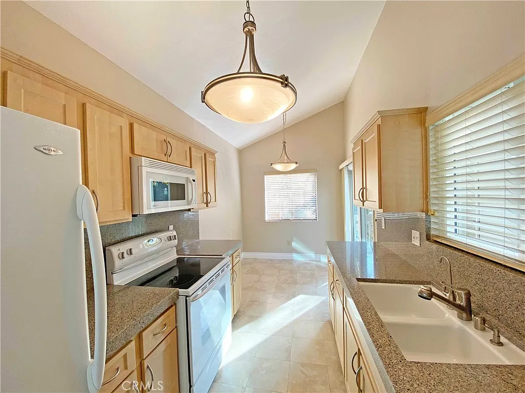 1 bed, 850 sqft, $2,700 — Photo 4