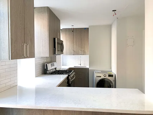 Rented by Realty 2000 Associates Ltd | media 2