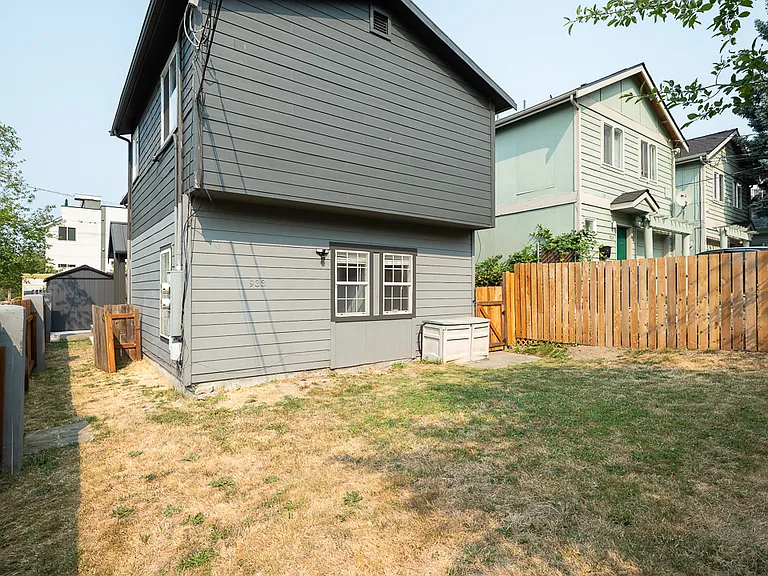 933 29th Ave S #A — Photo 33