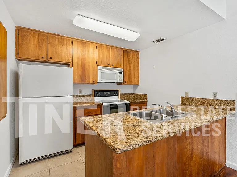 7323 Chivalry Way — Photo 7