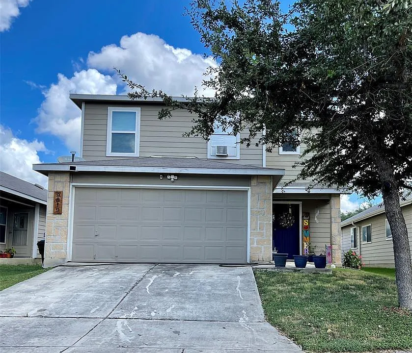 9819 Woodland Pnes