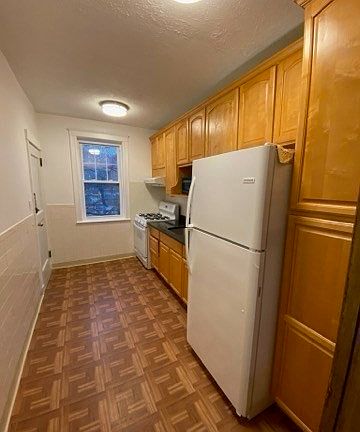 5th image of 191 Kent St APT 2