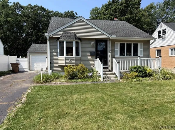 16 Woodridge Ave, Cheektowaga, NY 14225