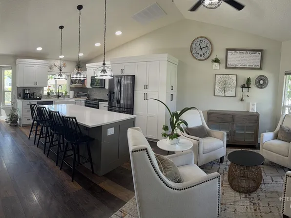 1827 W Lonesome Dove St, Meridian, ID 83646