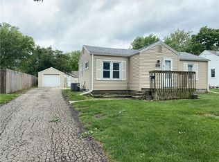 3916 68th St, Urbandale, IA 50322