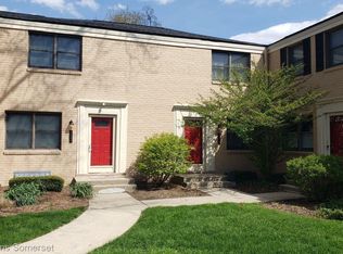 1954 Graefield Rd, Birmingham, MI 48009