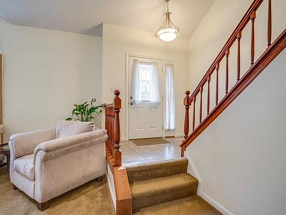 4th image of 301 Bridlewood Dr