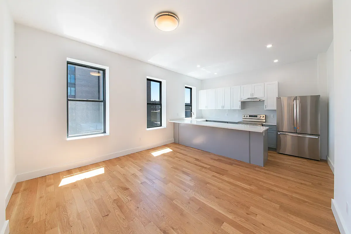2500 Amsterdam Avenue — Photo 3