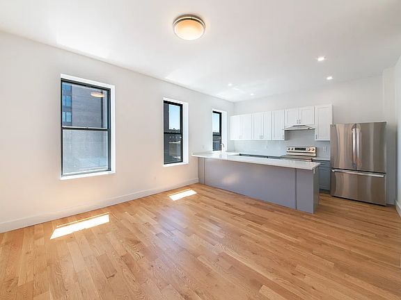 3rd image of 2500 Amsterdam Ave #2A