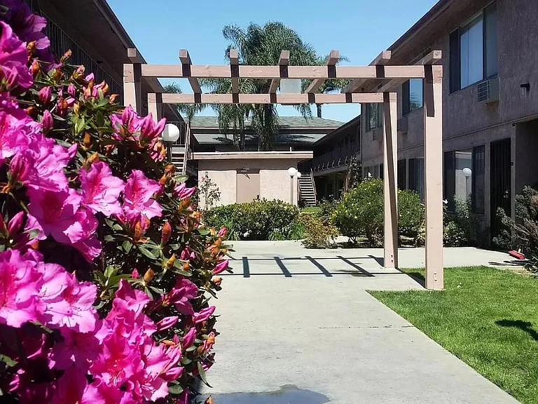 Vista Verde Apartments — Photo 1