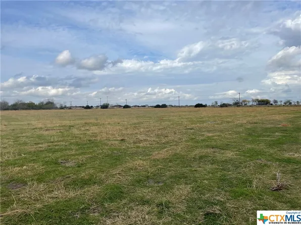 1 Fm 236, Victoria, TX 77905