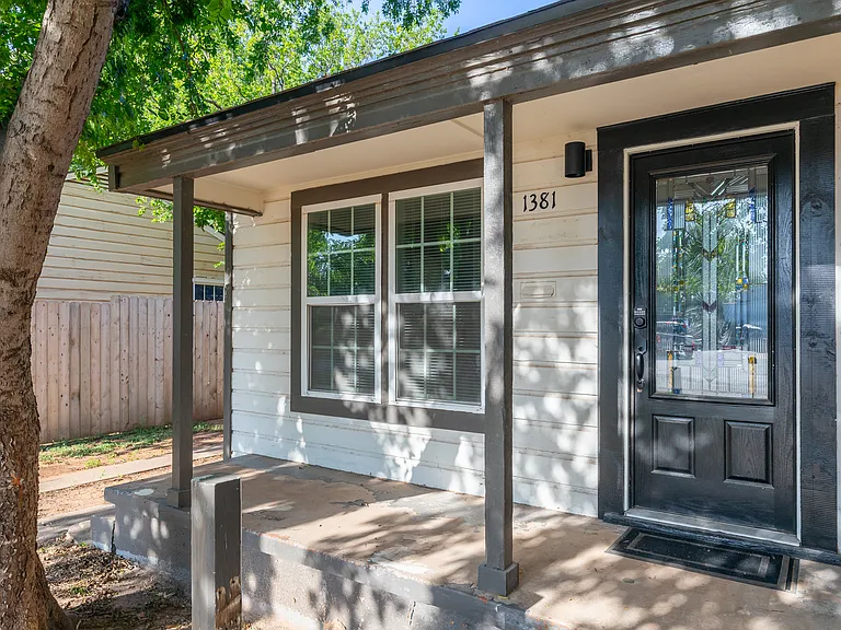 1381 Sunset Dr — Photo 2