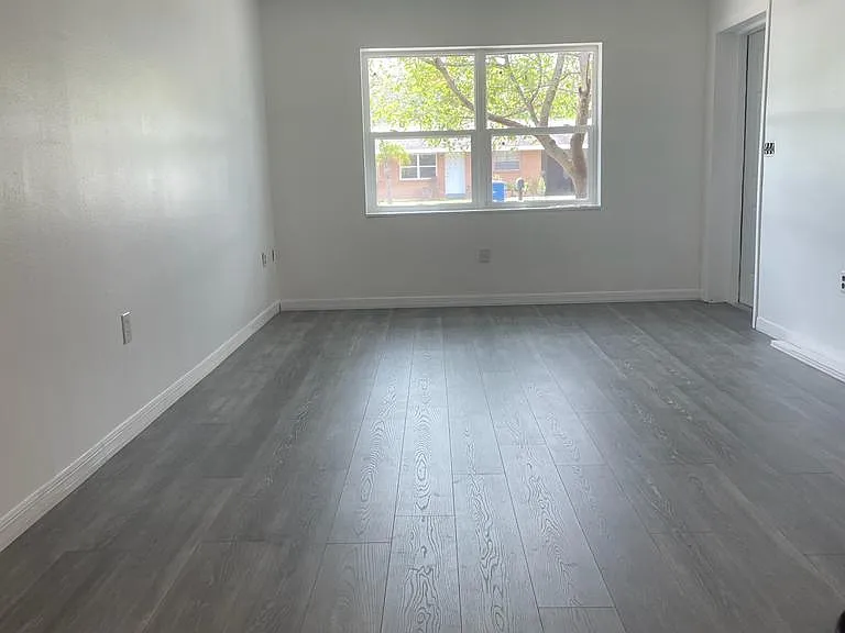 1522 Penny Ave — Photo 3