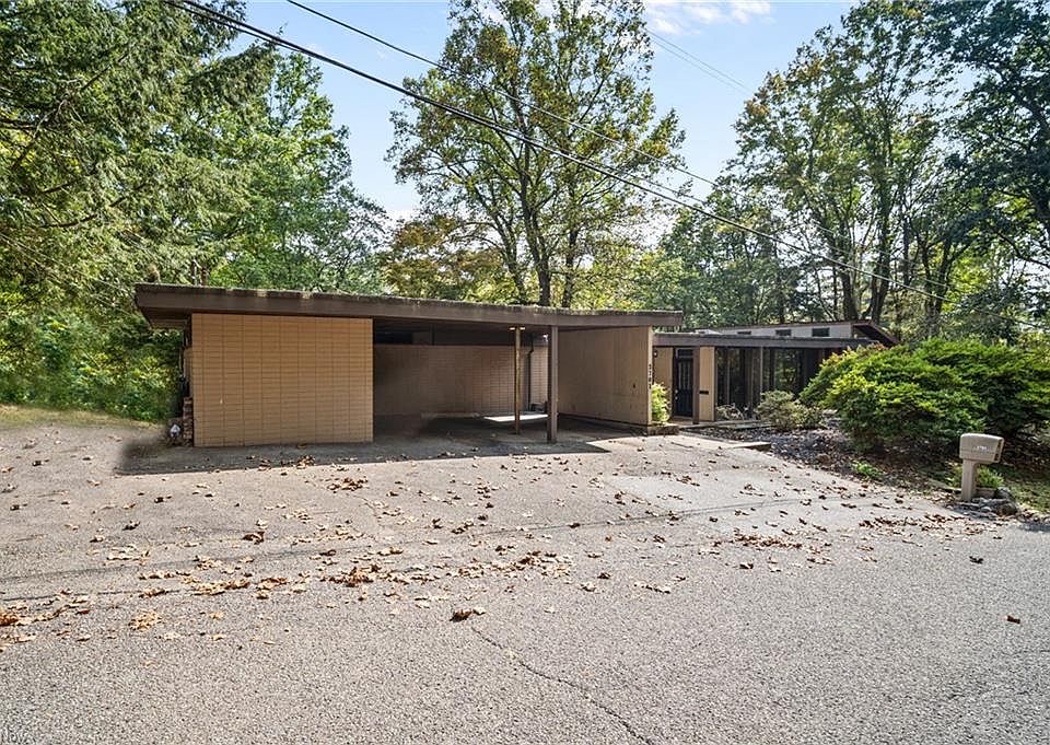 1st image of 3701 Parkview Dr