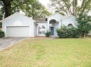 210 Taylor Bay Ln, Brandon, FL 33510