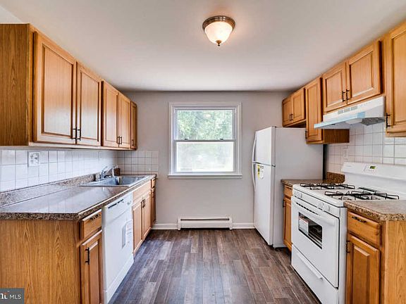 2nd image of 3616 Freemont Pl