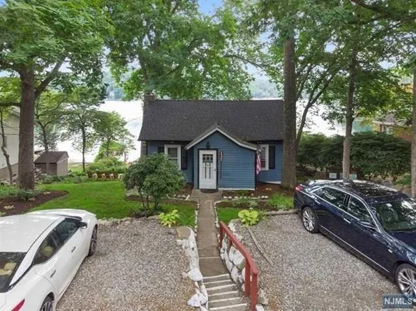 137 Lakeview Ave, Ringwood, NJ 07456