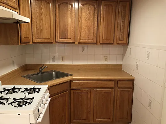 Rented by GreenVill Real Estate LLC | media 33