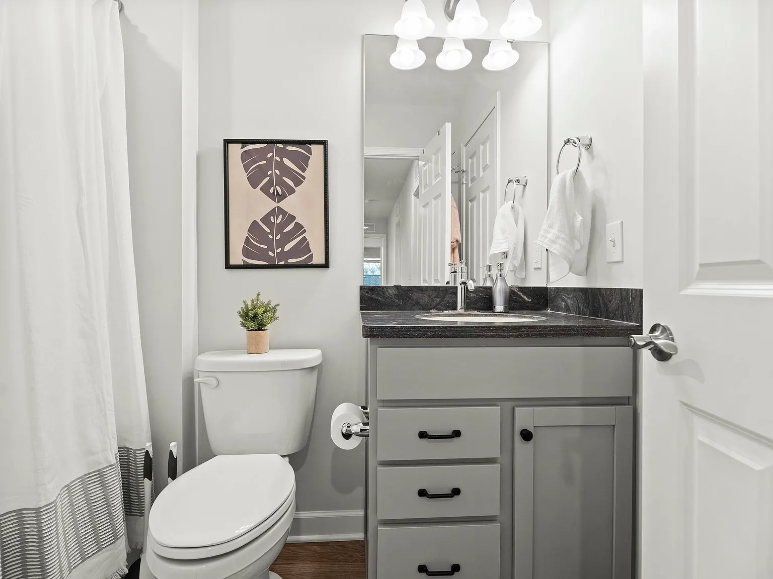 4 bed, 3.5 bath, 2250 sqft, $975 — Photo 4