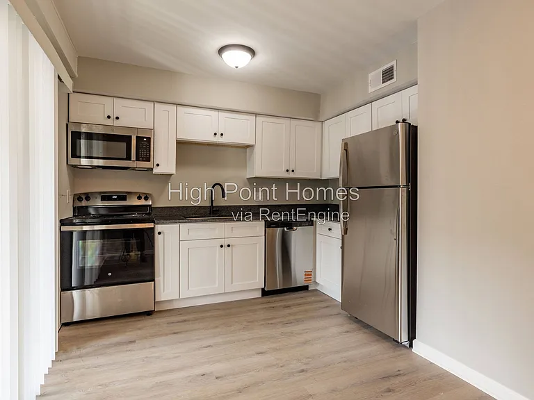 400 Gallery Ln #B-7 — Photo 2