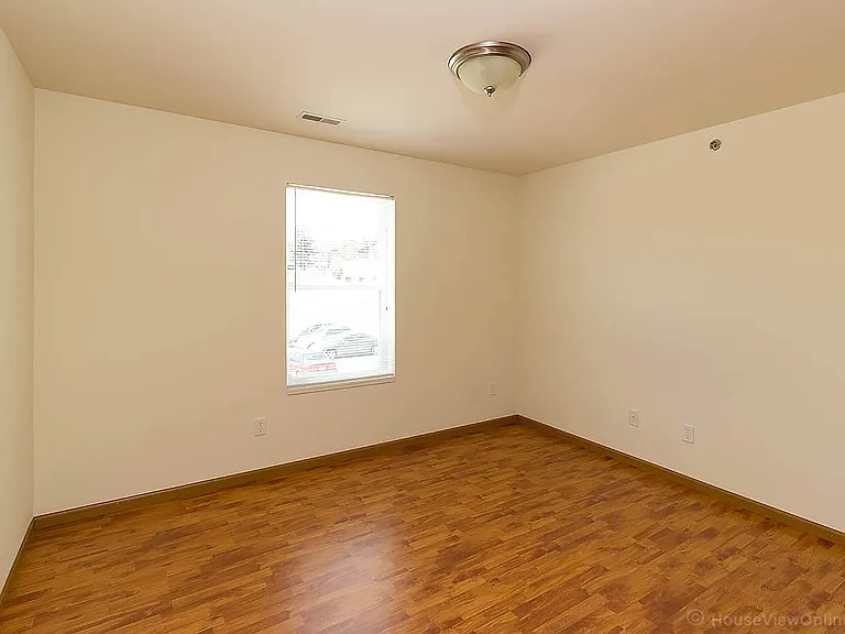 915 N Frederick St — Photo 10