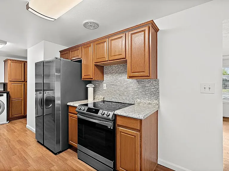 118 Violet Meadow St E — Photo 9