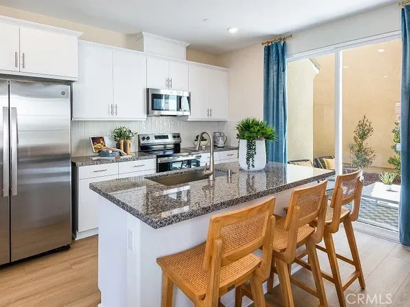 1672 Phantom Ln, Rialto, CA 92376