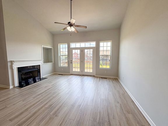 3rd image of 2404 Trivaca Ln