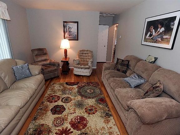 2nd image of 3435 Fernwood Ave