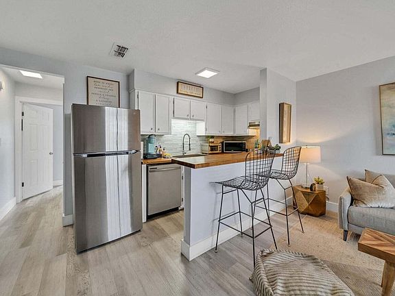 3rd image of 312 Bream Ave