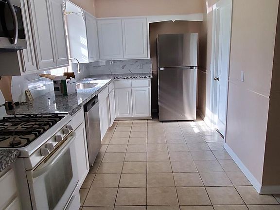Subway style tile backsplash