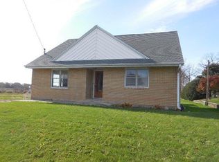 414 S 4th St, Cissna Park, IL 60924