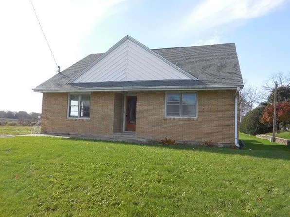 414 S 4th St, Cissna Park, IL 60924