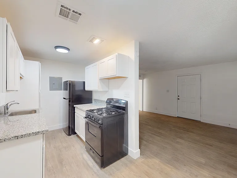 630 N 11th St #4B — Photo 15