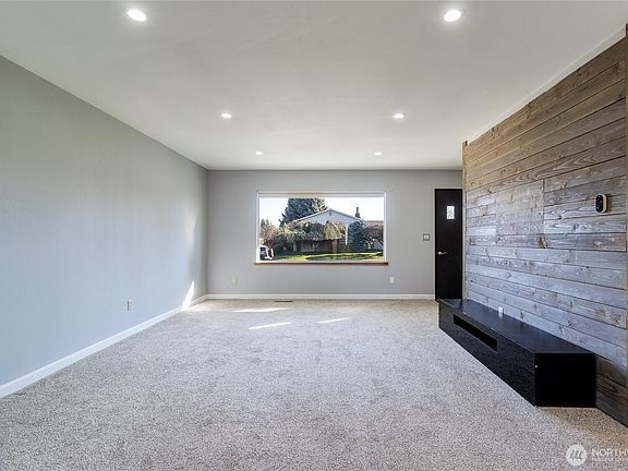 4th image of 365 SE Highland Park Drive