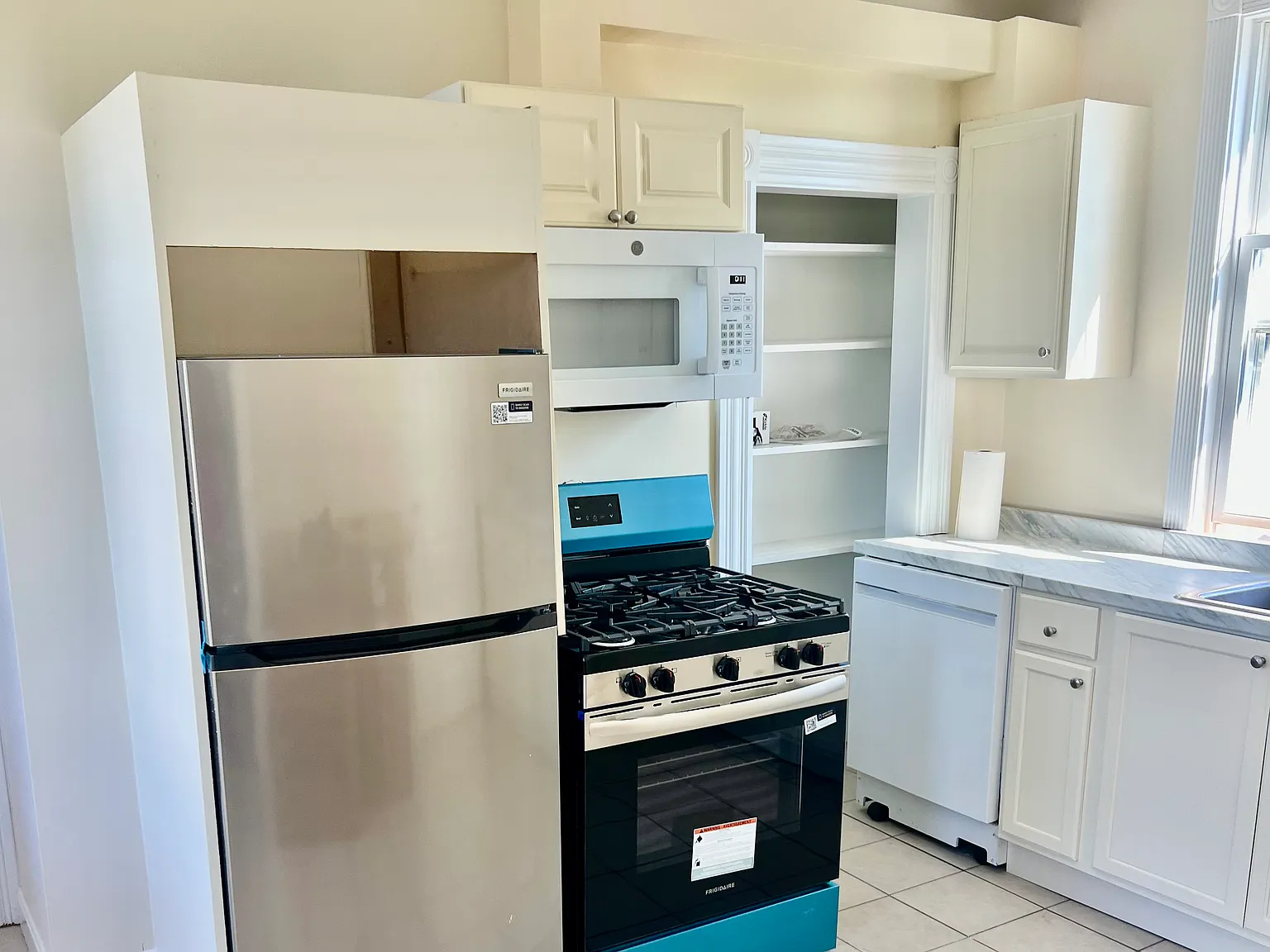 2 bed, 850 sqft, $2,600 — Photo 2