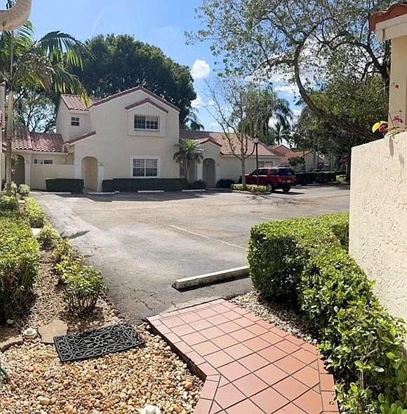 3 bed, 2.0 bath, 1134 sqft, $3,150 — Photo 4